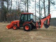 2OO6 Kubota B3O3O 4X4 Tractor w/ Attachments
